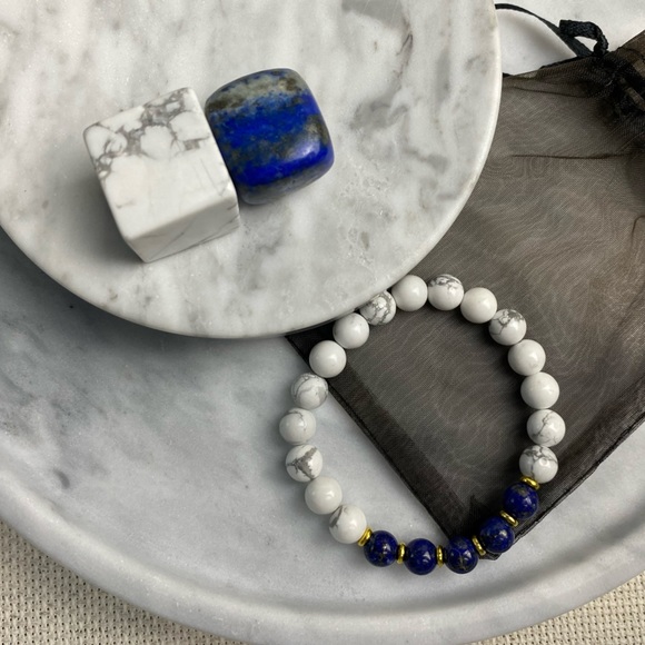Howlite & Lapis Lazuli Crystal Bracelet with Tumbles - Picture 1 of 7